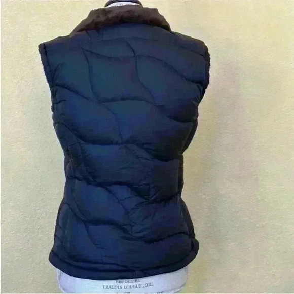 Mountain Hardwear Women's "Downtown" Down
Vest Black Size Small New Without Tags - Picture 6 of 12